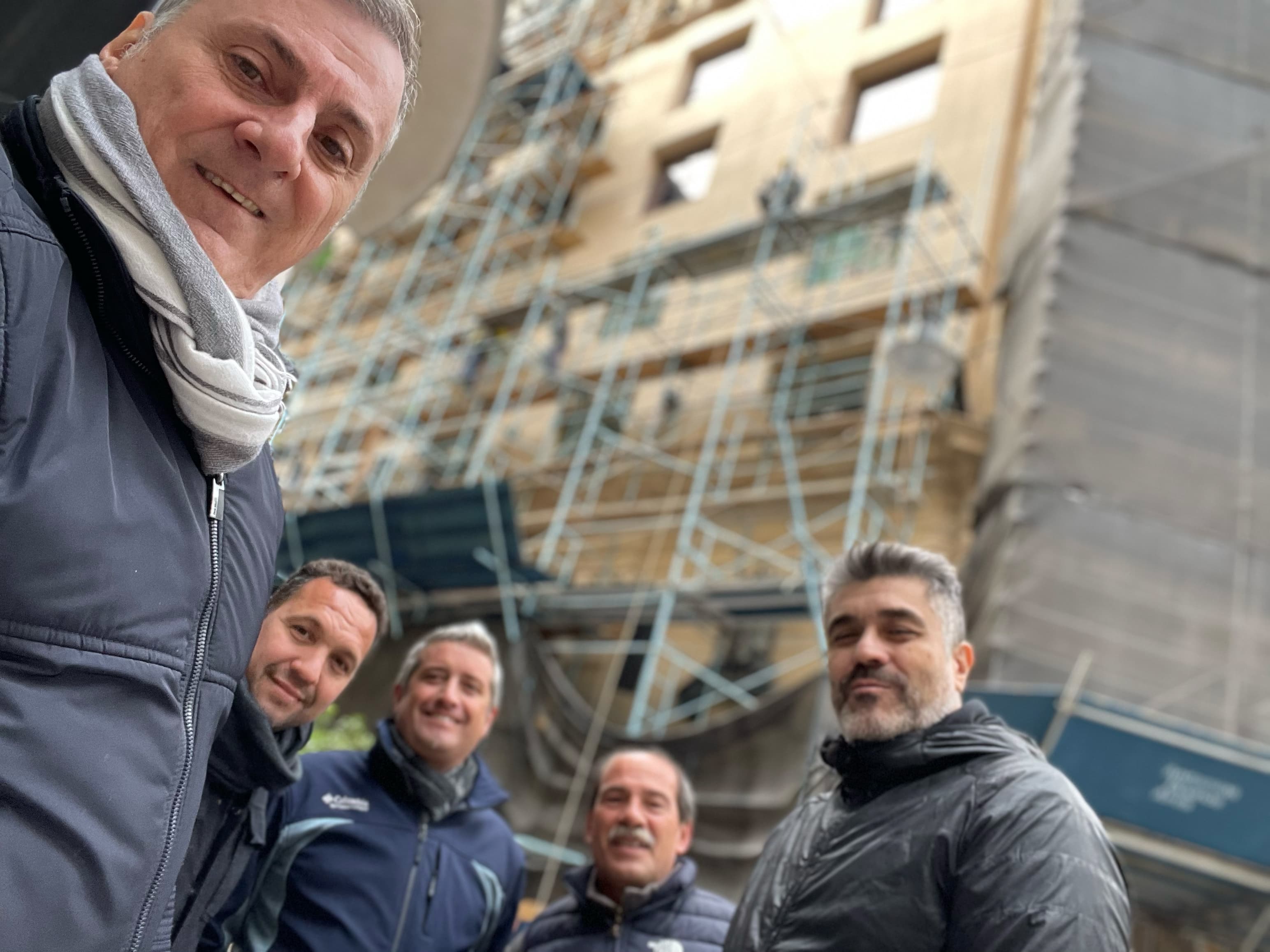 Con el equipo en obra