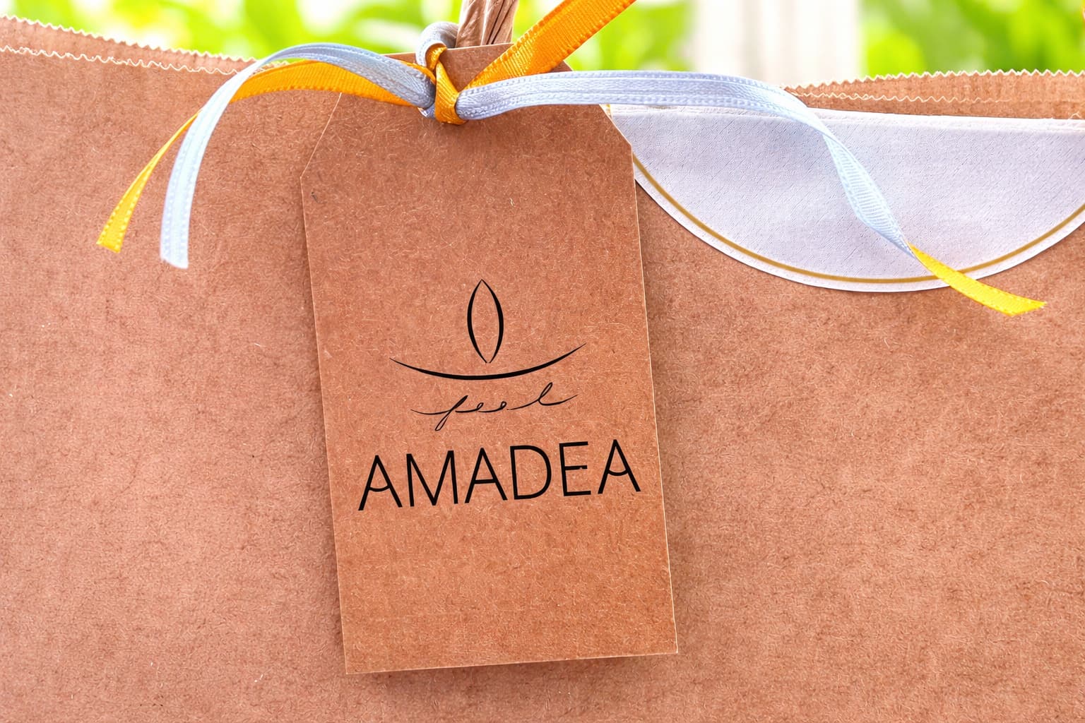 Bolsa de tela y etiquetas en papel kraft